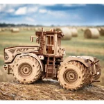 Деревянный механический 3D-пазл «Кировец K-7M», слева на сене